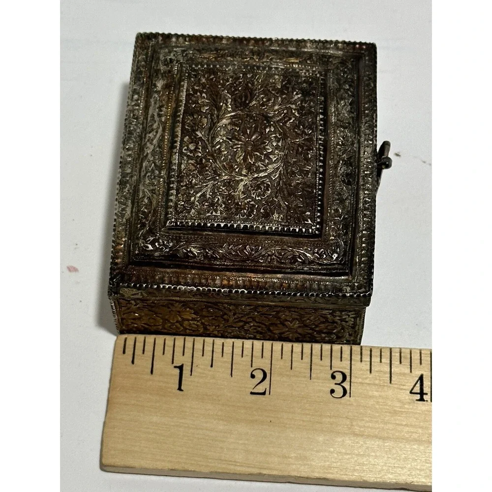 The Unbranded Brand vintagemetal trinket